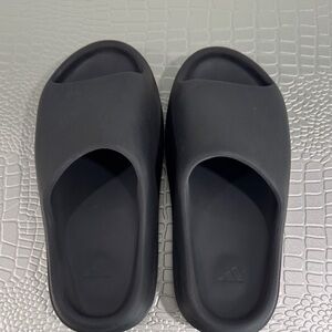 Yeezy Black Slide Sandals sz 9